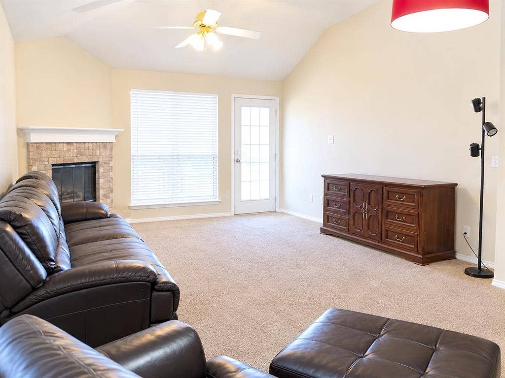1007 Miles Avenue, Burleson, TX 76028 1007 Miles Avenue, Burleson, TX 76028