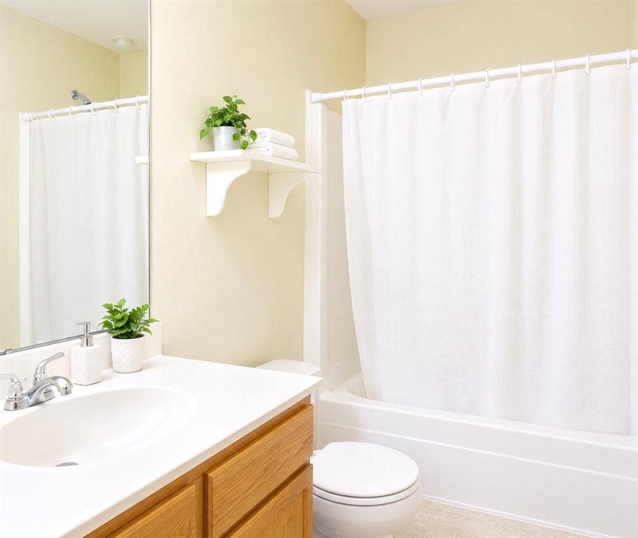 1007 Miles Avenue, Burleson, TX 76028 1007 Miles Avenue, Burleson, TX 76028