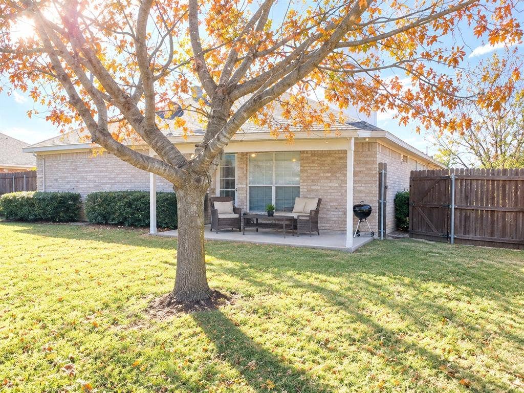 1007 Miles Avenue, Burleson, TX 76028 1007 Miles Avenue, Burleson, TX 76028