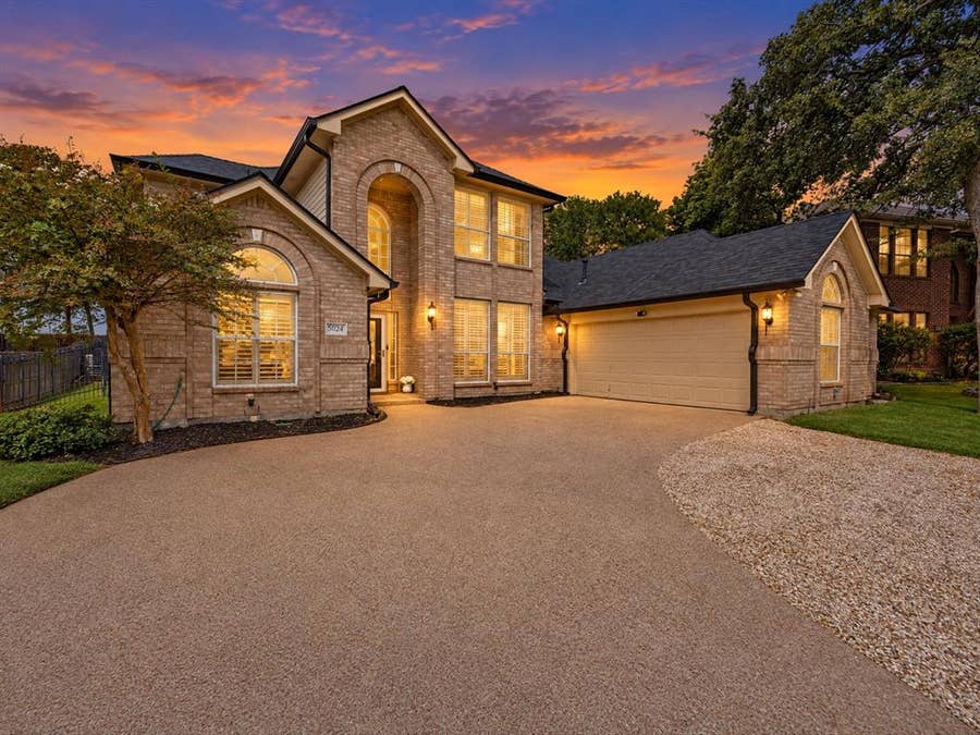 Property photo for 5024 Pointclear Court, Arlington, TX