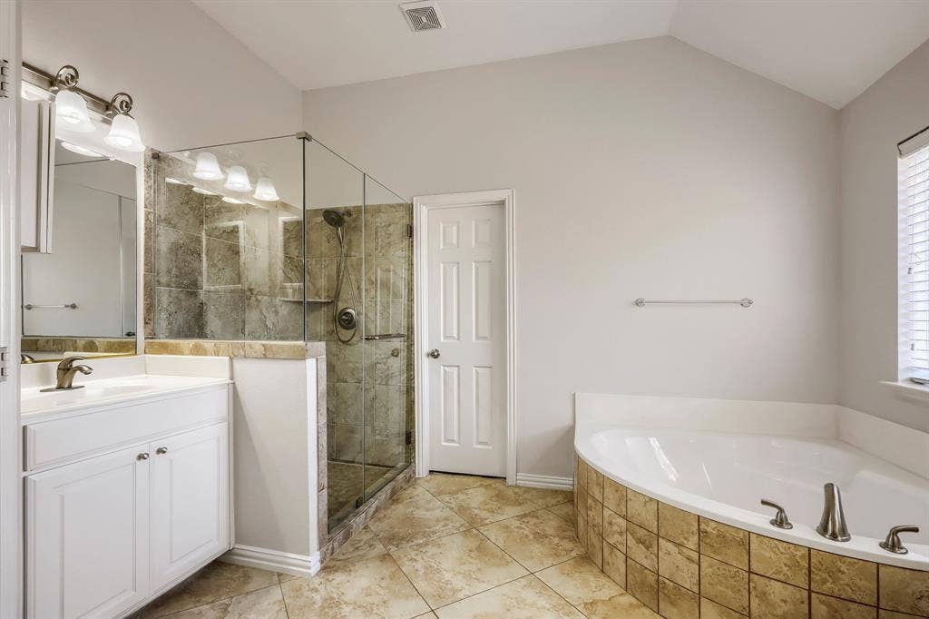 8121 Fountain Springs Drive, Plano, TX 75025 8121 Fountain Springs Drive, Plano, TX 75025