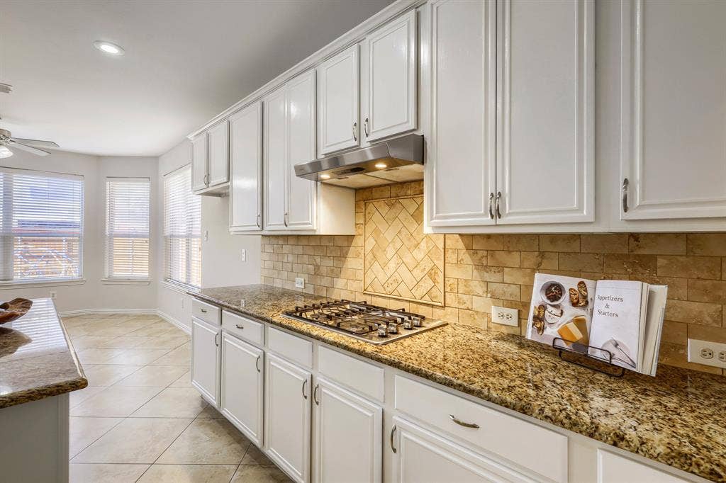 8121 Fountain Springs Drive, Plano, TX 75025 8121 Fountain Springs Drive, Plano, TX 75025