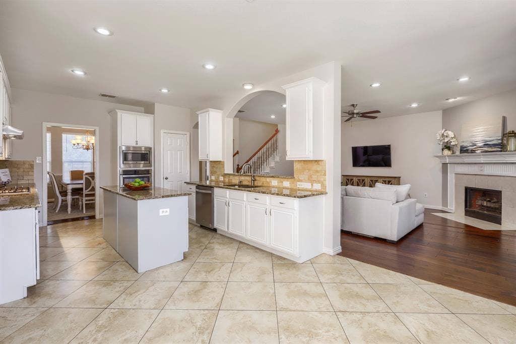 8121 Fountain Springs Drive, Plano, TX 75025 8121 Fountain Springs Drive, Plano, TX 75025