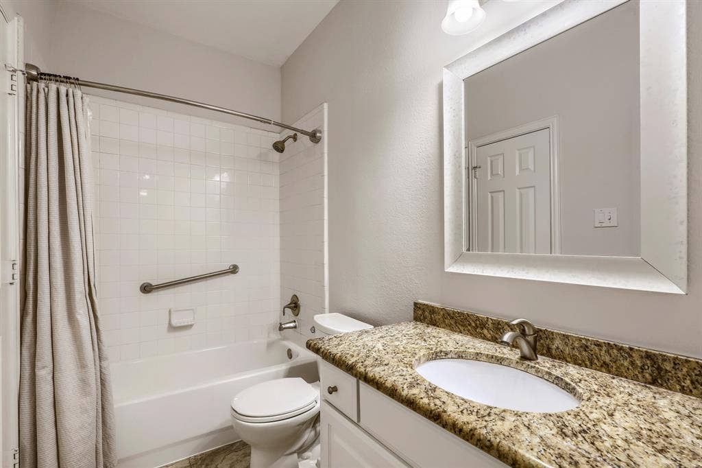 8121 Fountain Springs Drive, Plano, TX 75025 8121 Fountain Springs Drive, Plano, TX 75025