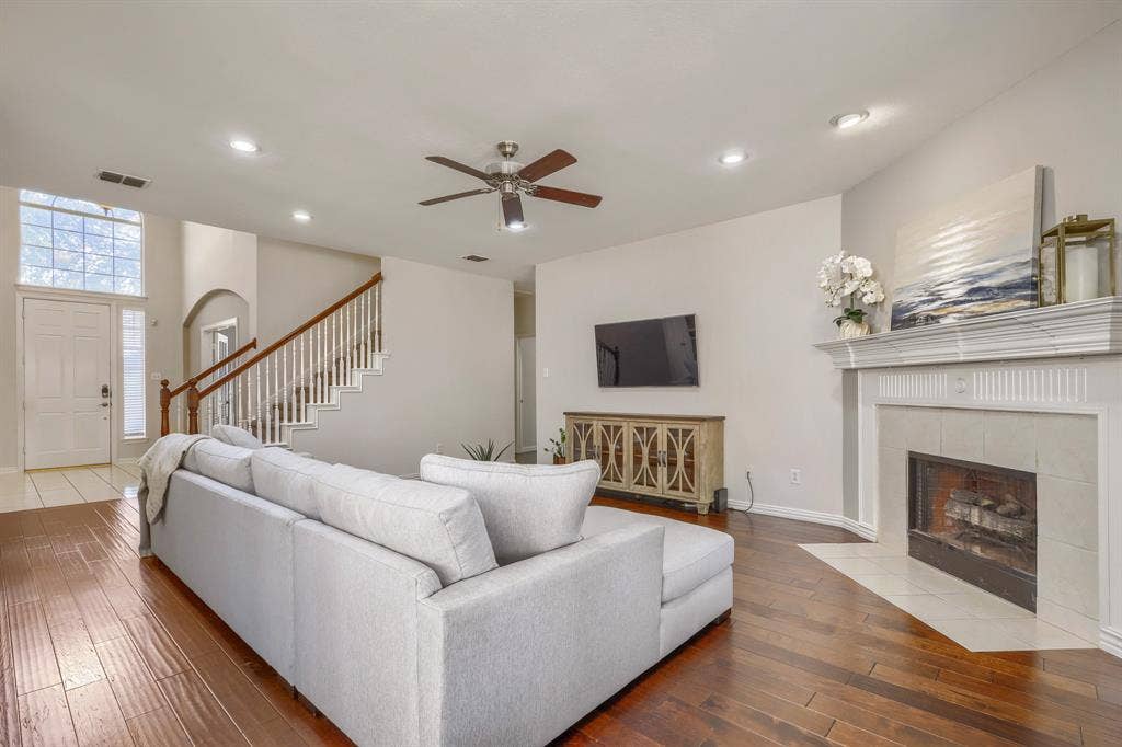 8121 Fountain Springs Drive, Plano, TX 75025 8121 Fountain Springs Drive, Plano, TX 75025