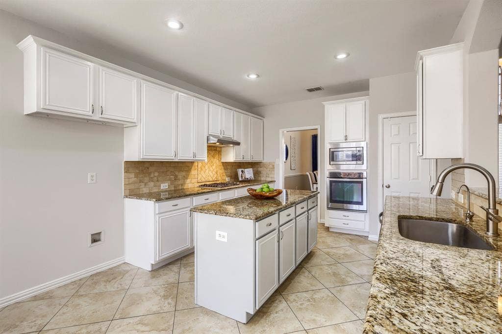 8121 Fountain Springs Drive, Plano, TX 75025 8121 Fountain Springs Drive, Plano, TX 75025