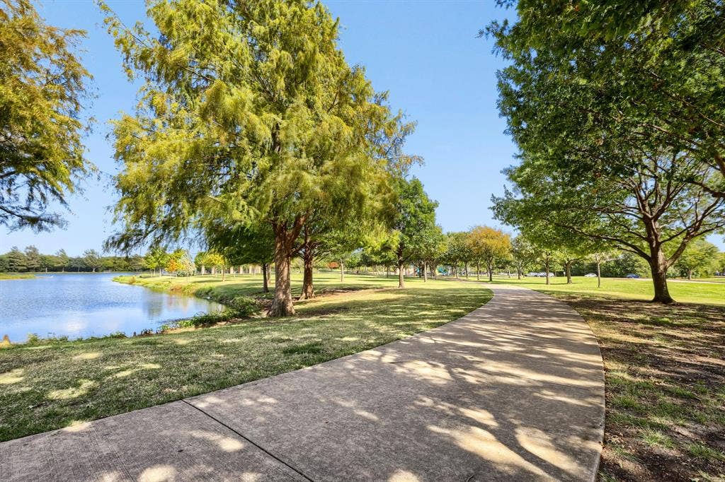 8121 Fountain Springs Drive, Plano, TX 75025 8121 Fountain Springs Drive, Plano, TX 75025