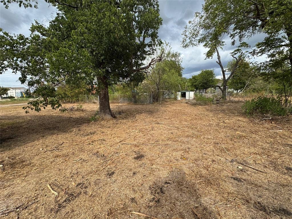 415 E 20th Street, Waco, TX 76705 Mature trees and open land with visible fencing