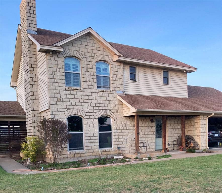 Property photo for 700 Aqua Vista Drive, Granbury, TX