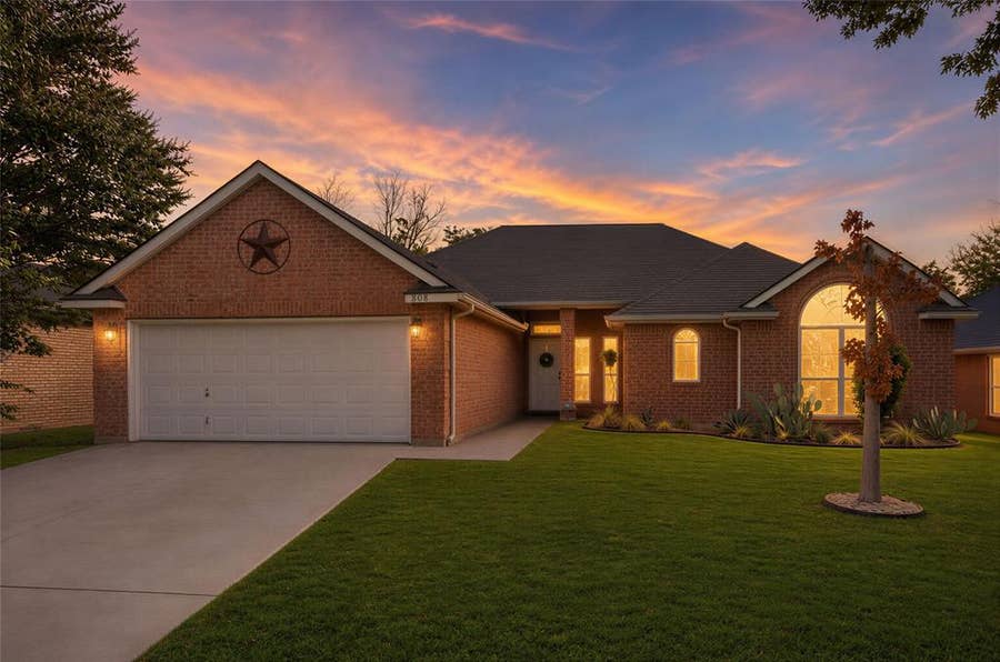 Property photo for 1808 Estates Drive, Mansfield, TX