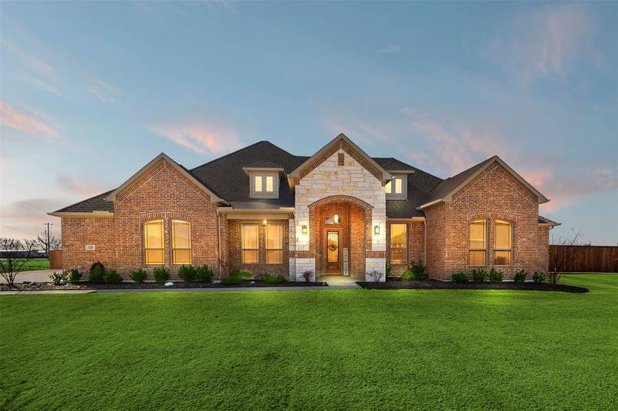 Property photo for 121 Muscogee Drive, Waxahachie, TX