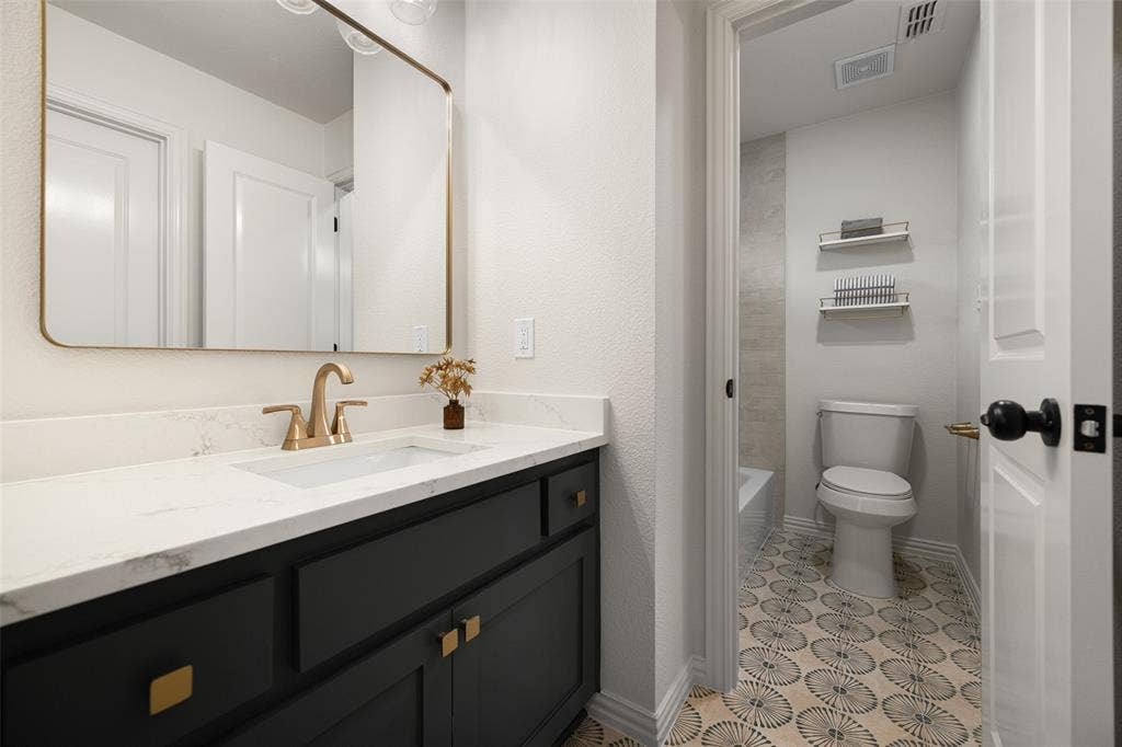 15653 Crown Cove Lane, Frisco, TX 75035 15653 Crown Cove Lane, Frisco, TX 75035
