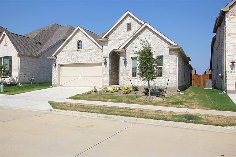 Property photo for 606 Artesian Drive, Argyle, TX