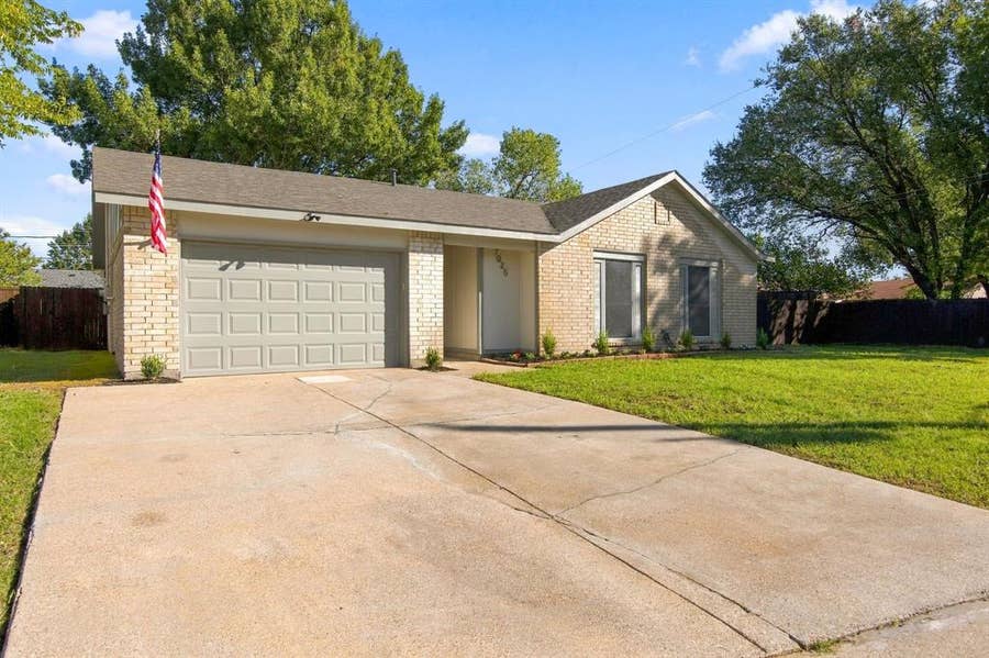 Property photo for 7025 Lincolnshire Lane, North Richland Hills, TX