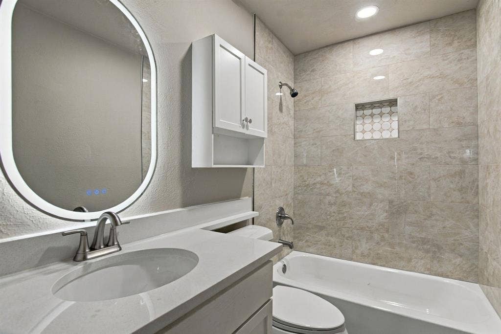 7025 Lincolnshire Lane, North Richland Hills, TX 76182 7025 Lincolnshire Lane, North Richland Hills, TX 76182