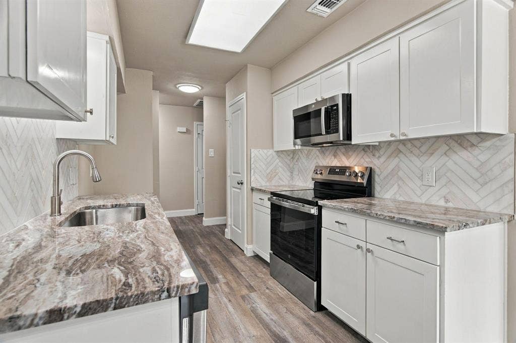 7025 Lincolnshire Lane, North Richland Hills, TX 76182 7025 Lincolnshire Lane, North Richland Hills, TX 76182