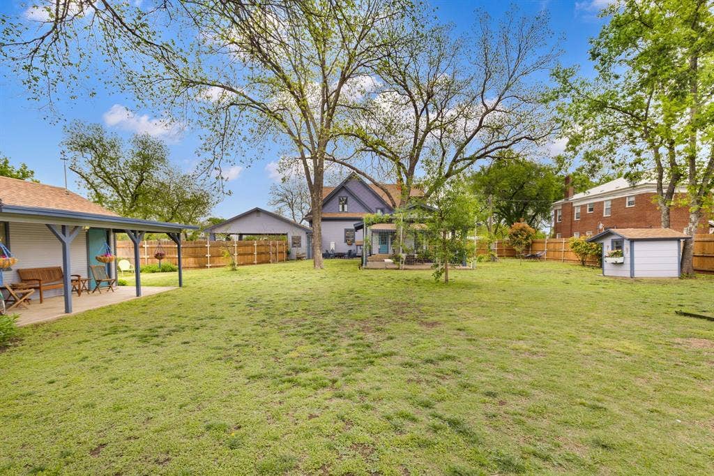 1102 S College Street, Brady, TX 76825