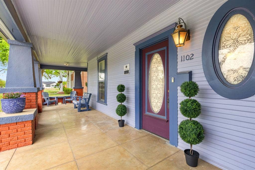 1102 S College Street, Brady, TX 76825