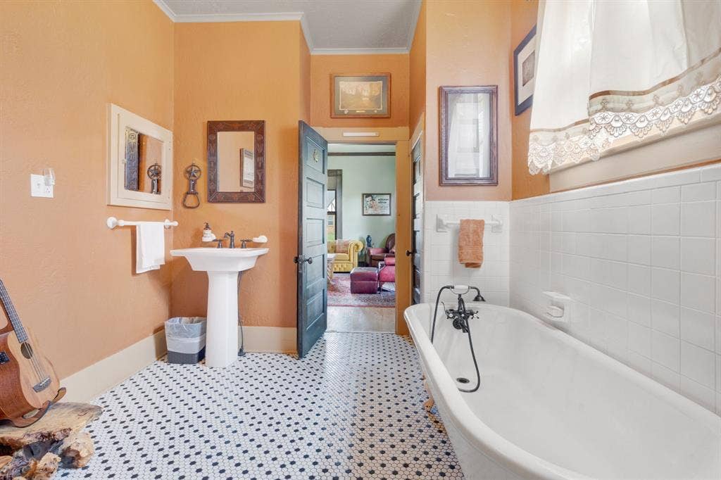 1102 S College Street, Brady, TX 76825