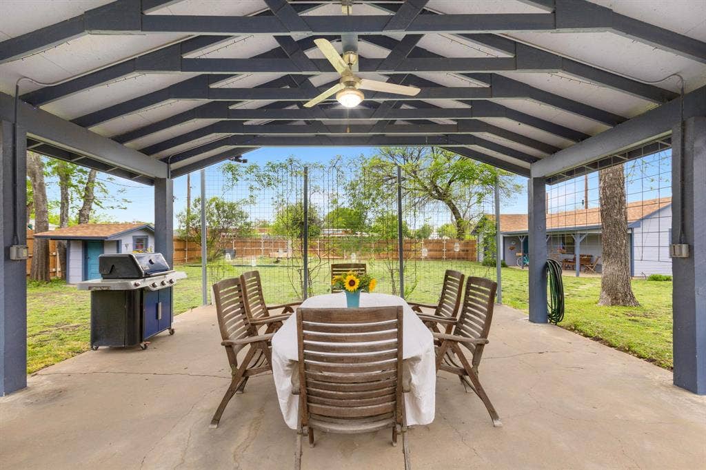 1102 S College Street, Brady, TX 76825