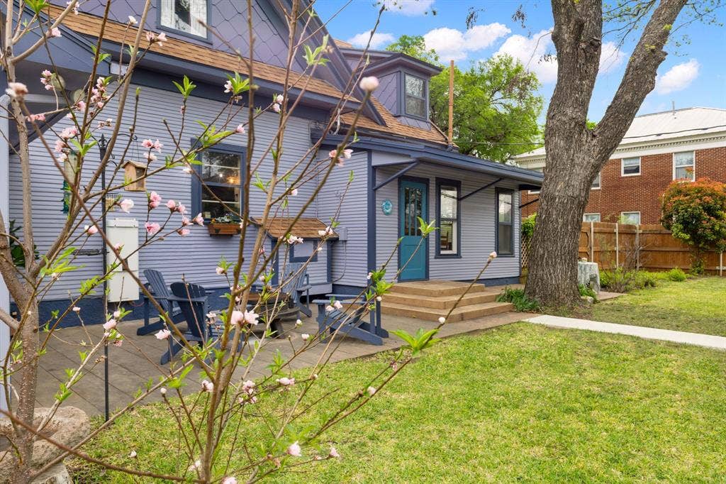 1102 S College Street, Brady, TX 76825