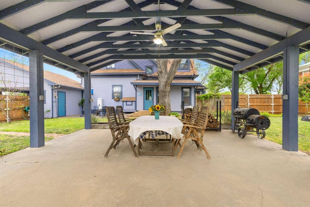1102 S College Street, Brady, TX 76825