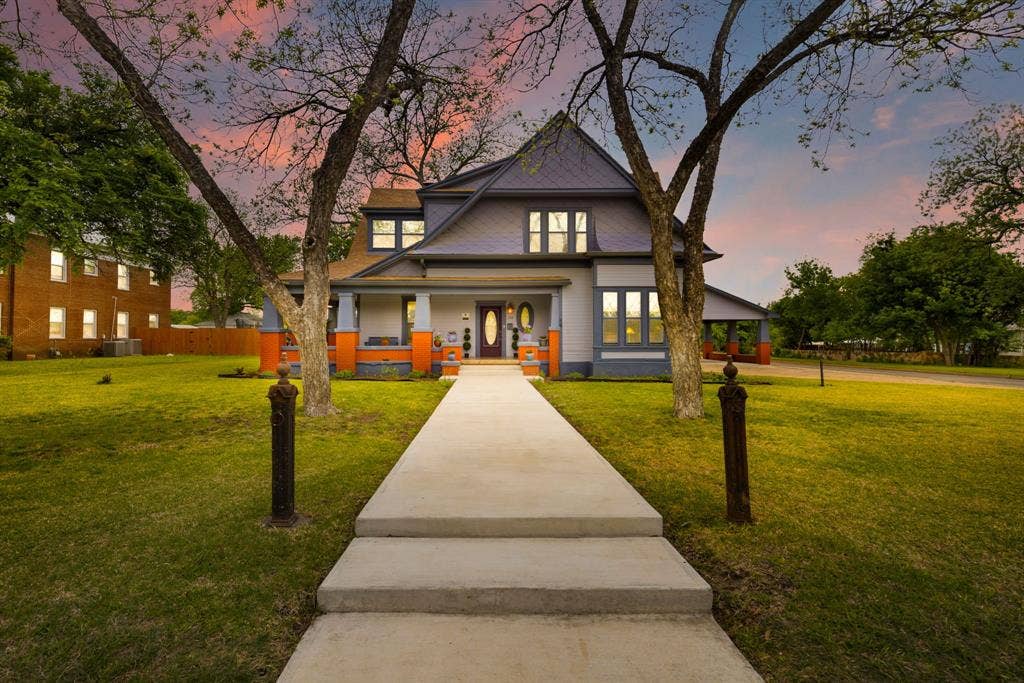 1102 S College Street, Brady, TX 76825