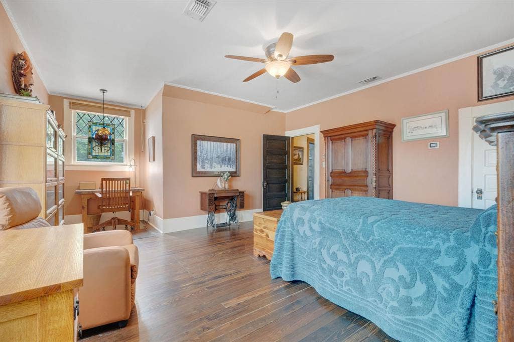 1102 S College Street, Brady, TX 76825