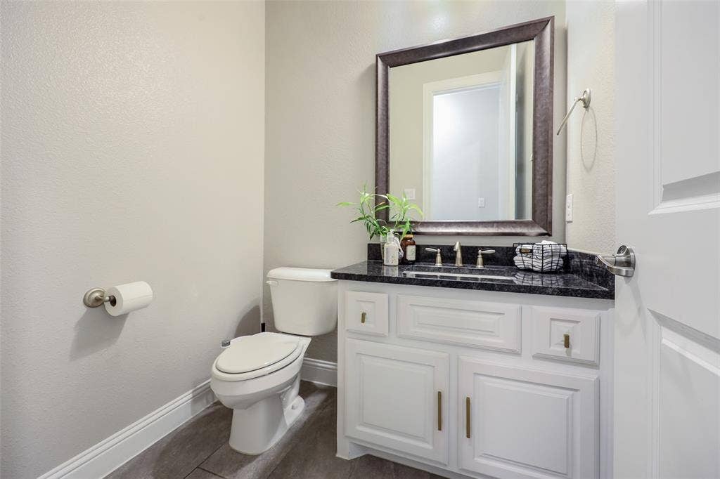 1800 Shavano Way, Prosper, TX 75078 Half bath near downstairs living room