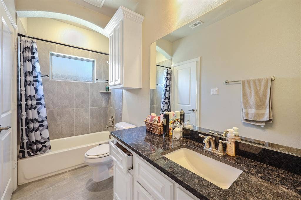 1800 Shavano Way, Prosper, TX 75078 Upstairs private bath #4