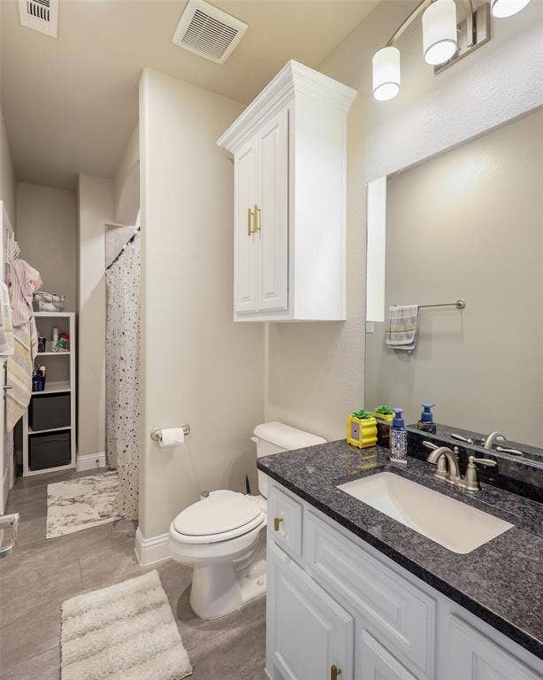 1800 Shavano Way, Prosper, TX 75078 Full bath area in upstairs bath #3
