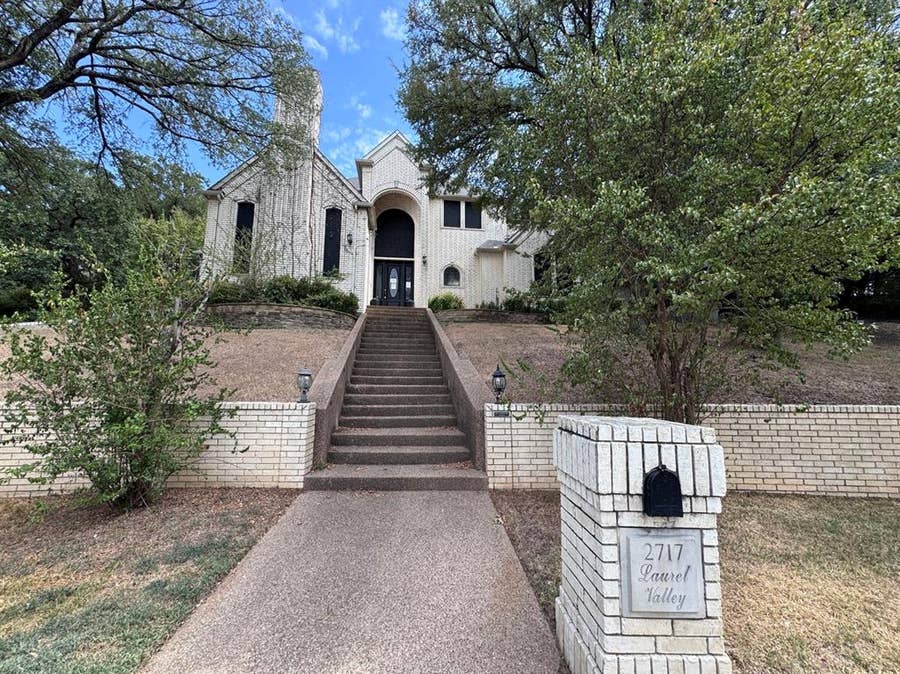 Property photo for 2717 Laurel Valley Lane, Arlington, TX