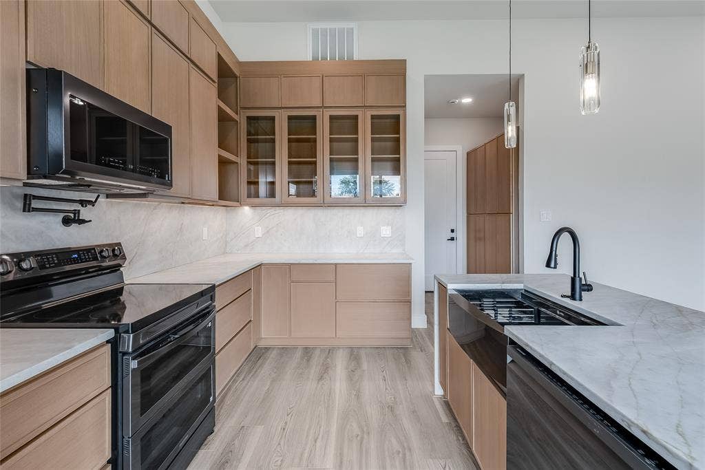 4581 N Shore Drive, The Colony, TX 75056