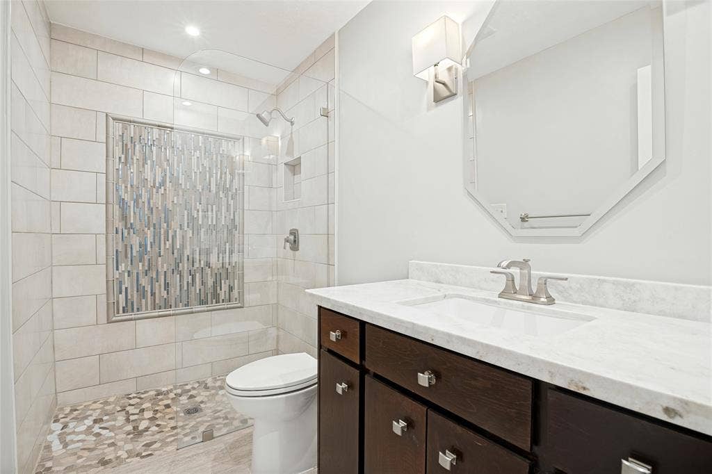 17411 Oakington Court, Dallas, TX 75252 Bath with Bedroom 4 - more beautiful tile details!