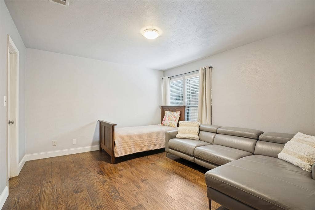 17411 Oakington Court, Dallas, TX 75252 Oversized Bedroom #3 with walk-in closet.