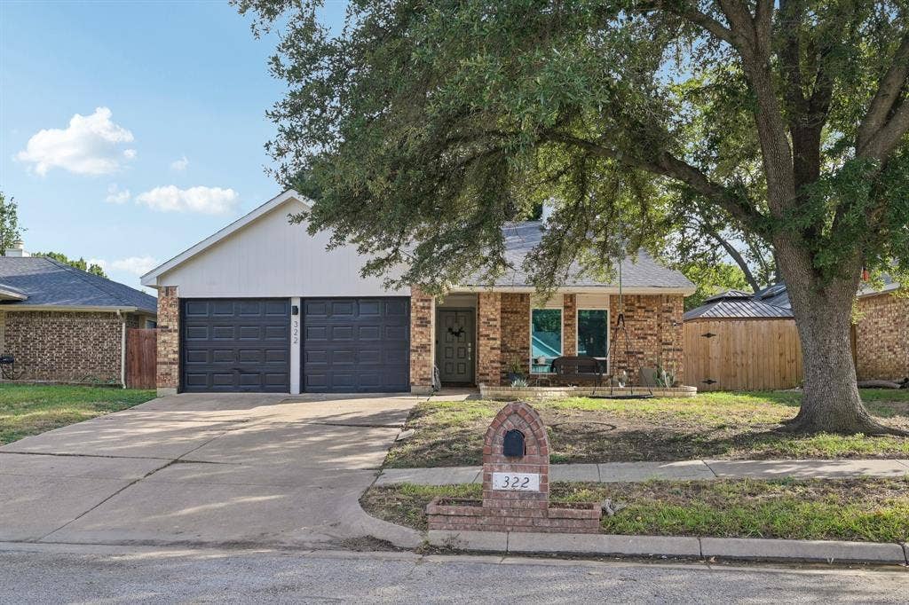 322 Valley Spring Drive, Arlington, TX 76018 322 Valley Spring Dr.