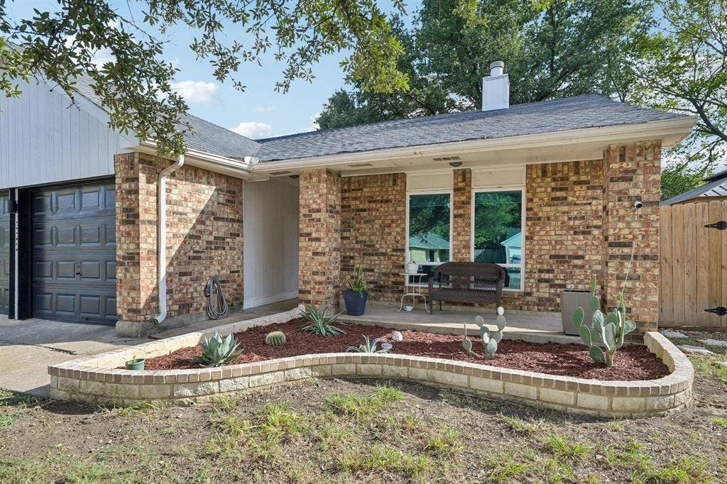 322 Valley Spring Drive, Arlington, TX 76018 Front flowerbed with drought tolerant plants