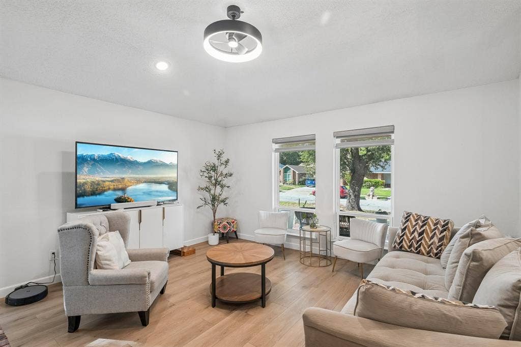 322 Valley Spring Drive, Arlington, TX 76018 Living room has updated ceiling fan and custom window shades