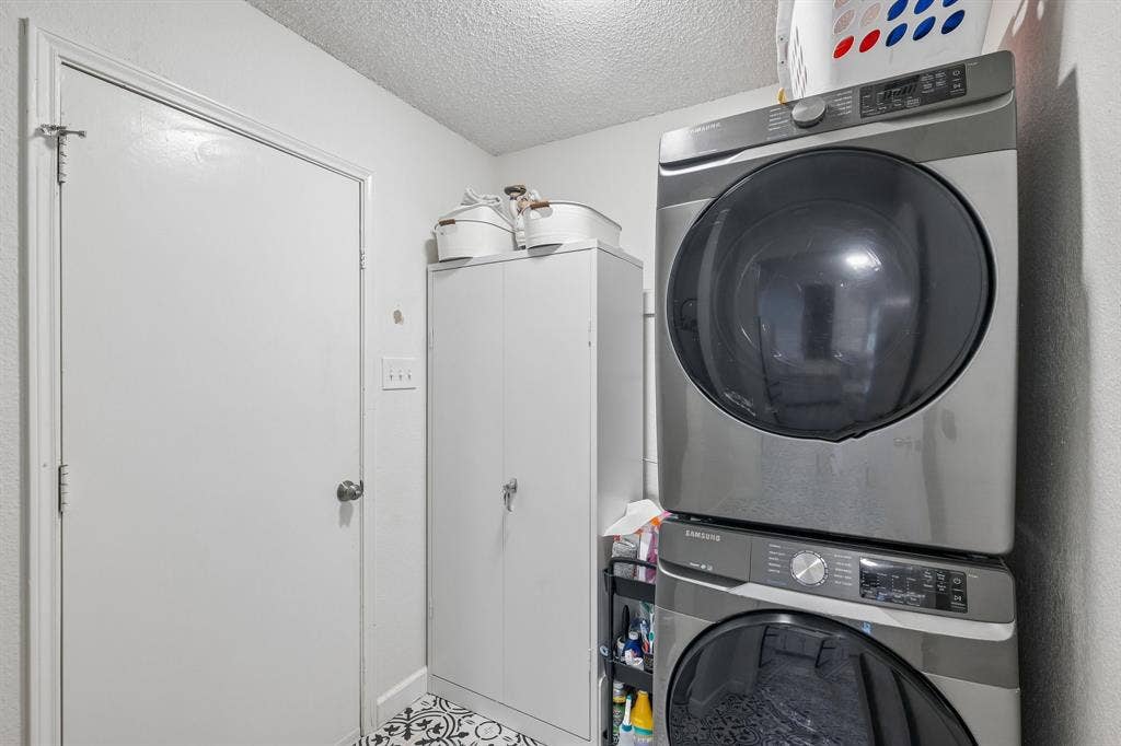 322 Valley Spring Drive, Arlington, TX 76018 Laundry room