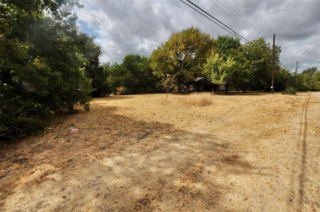 4324 S Cedar Circle Drive, Dallas, TX 75237 4324 S Cedar Circle Drive, Dallas, TX 75237