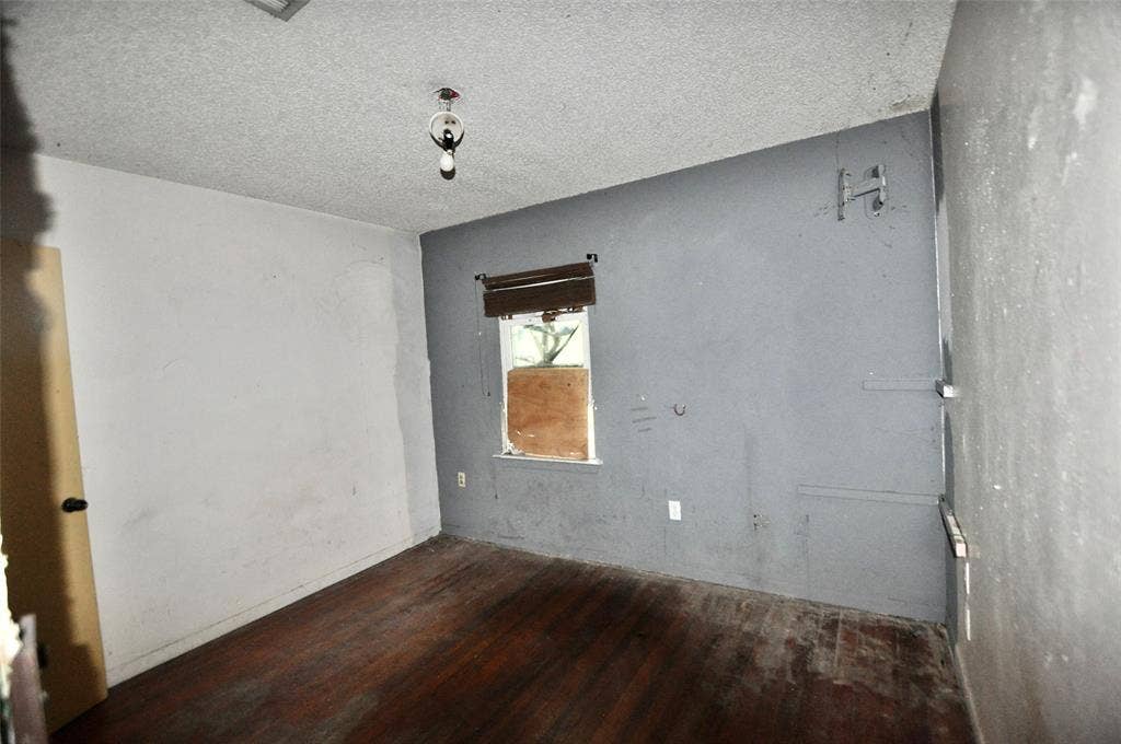 4324 S Cedar Circle Drive, Dallas, TX 75237 4324 S Cedar Circle Drive, Dallas, TX 75237