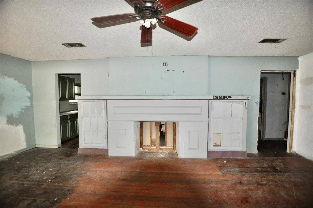 4324 S Cedar Circle Drive, Dallas, TX 75237 4324 S Cedar Circle Drive, Dallas, TX 75237