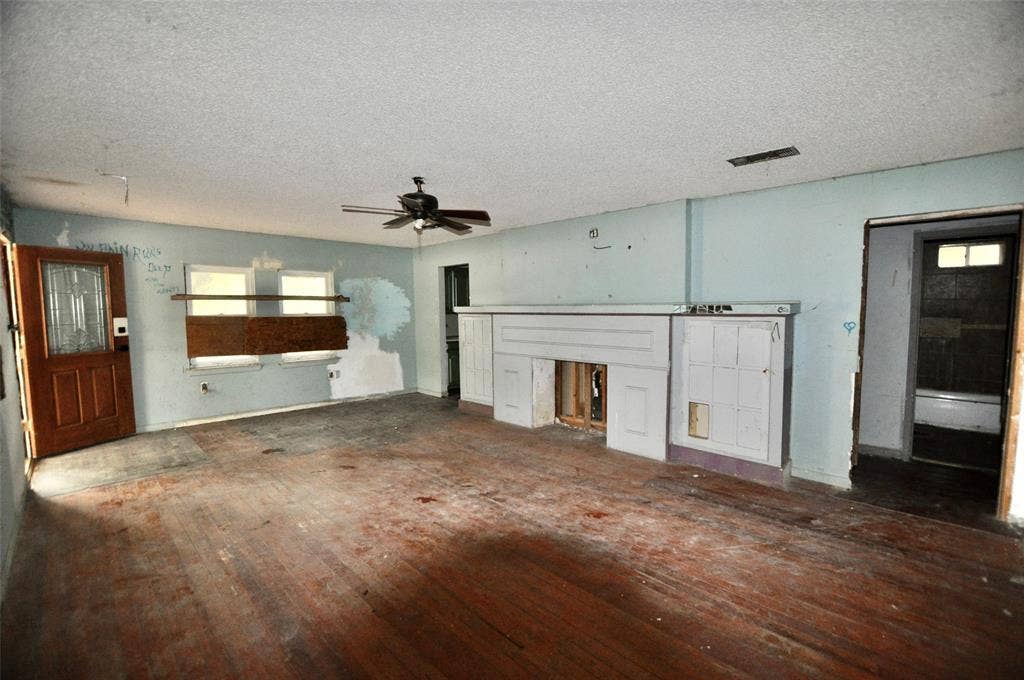 4324 S Cedar Circle Drive, Dallas, TX 75237 4324 S Cedar Circle Drive, Dallas, TX 75237