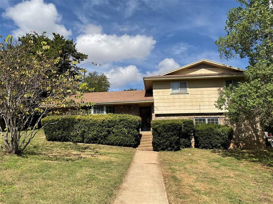 Property photo for 9555 Brookhollow Drive, Woodway, TX