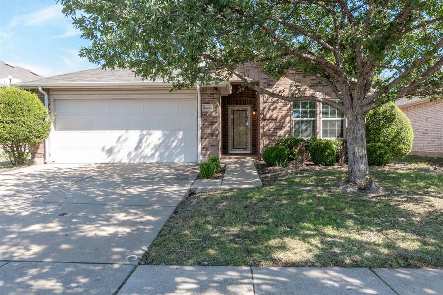 Property photo for 16424 Cowboy Trail, Fort Worth, TX