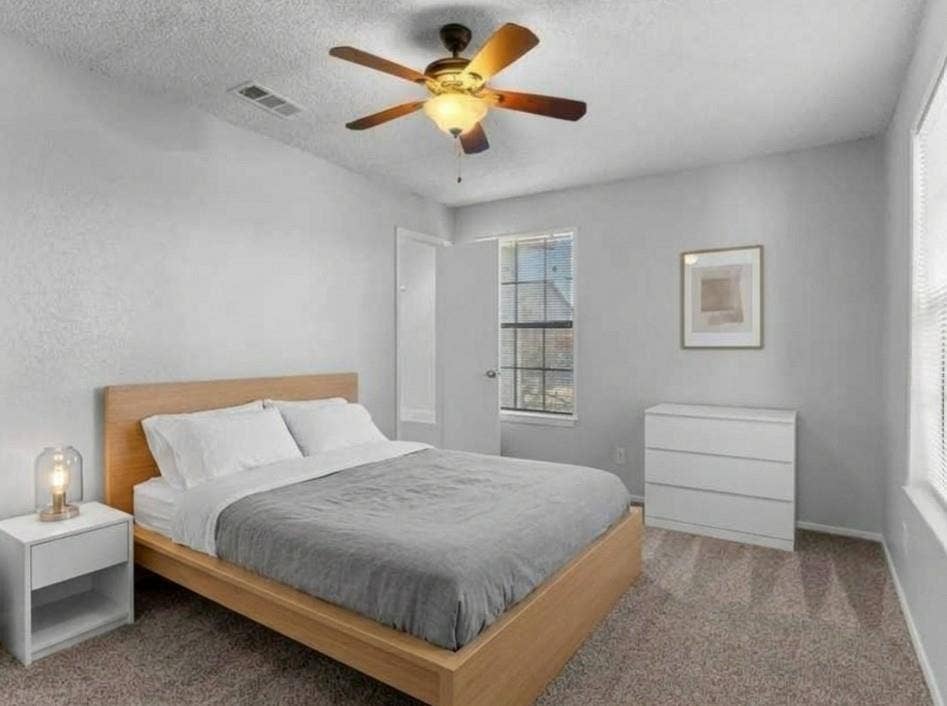 5326 Columbia Avenue, Dallas, TX 75214 Virtually-staged bedroom