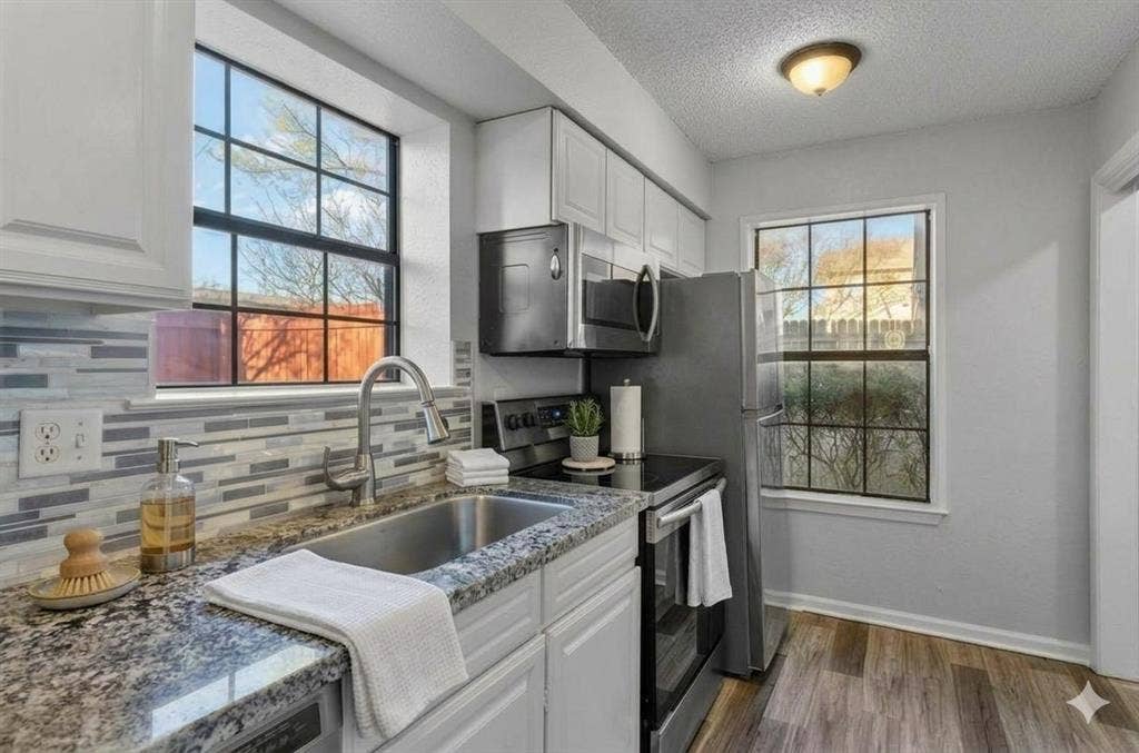 5326 Columbia Avenue, Dallas, TX 75214 Virtually-staged kitchen