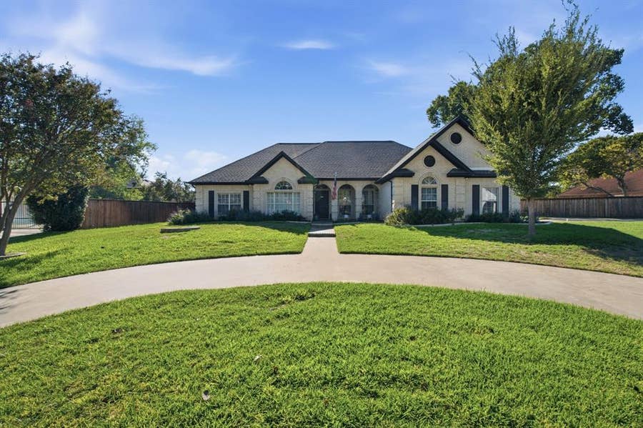 Property photo for 359 Leeward Circle, Azle, TX