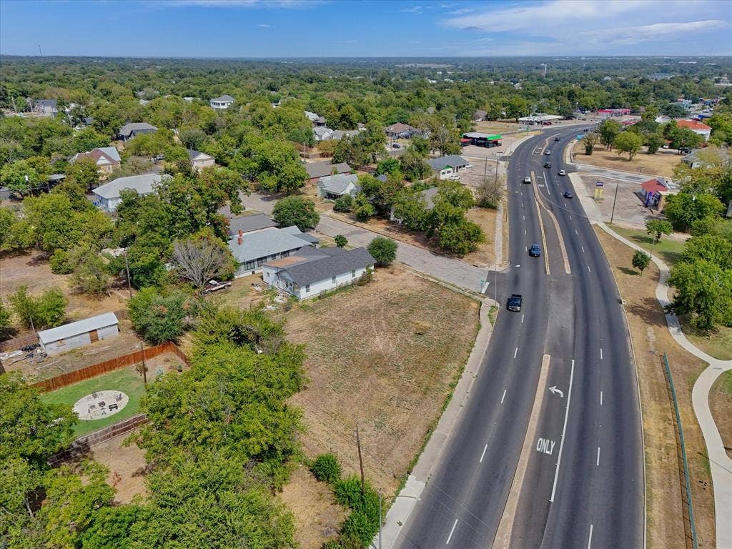 1401 W Waco Drive, Waco, TX 76701 1401 W Waco Drive, Waco, TX 76701
