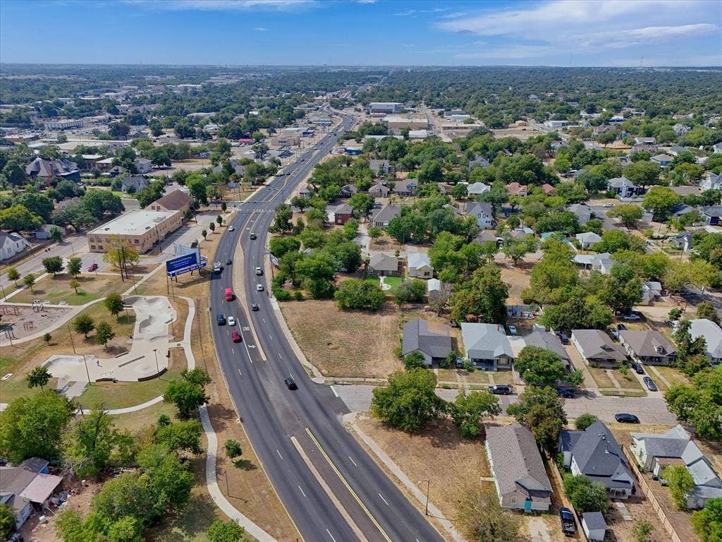 1401 W Waco Drive, Waco, TX 76701 1401 W Waco Drive, Waco, TX 76701